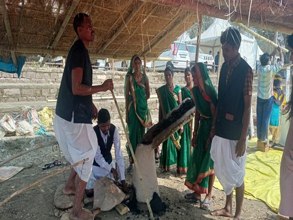 The family members engaged in making the iron (Photo/ANI)