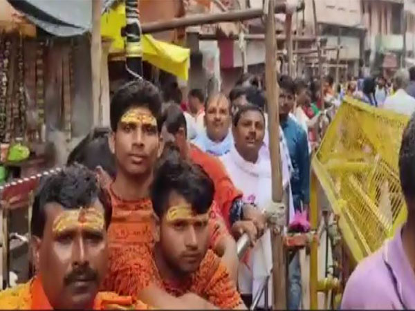 Devotees at Kashi Vishwanath temple (ANI/Photos)