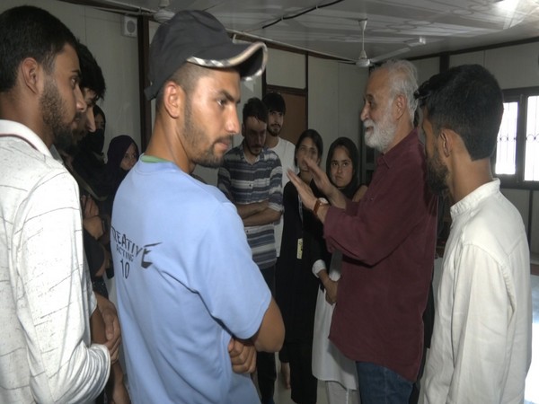 Theatre workshop in Srinagar (Image source/ANI)