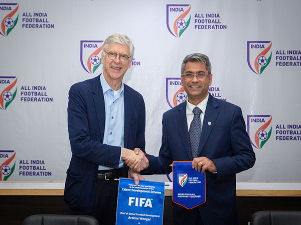 Arsene Wenger and Kalyan Chaubey. (Picture: FIFA/Twitter)